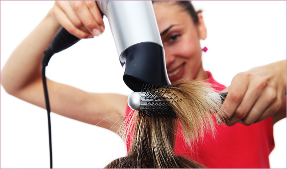 Jak stylizować włosy elektryzujące się?
