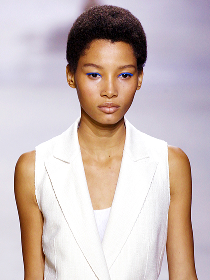 blue-eye-makeup-spring-2016-Boss