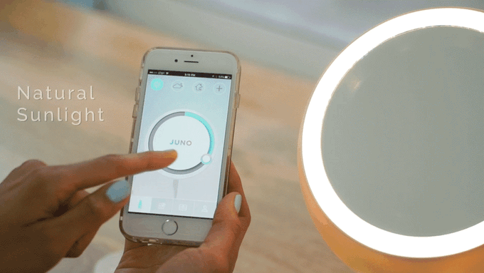 Lustereczko powiedz przecie – ten gadżet pozwala na perfekcyjny make-up