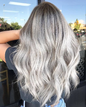 popielaty blond