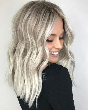 popielaty blond