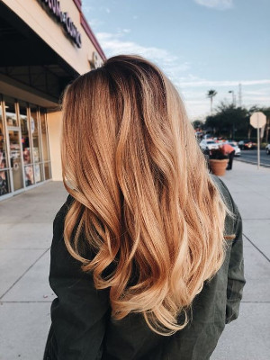 truskawkowy blond